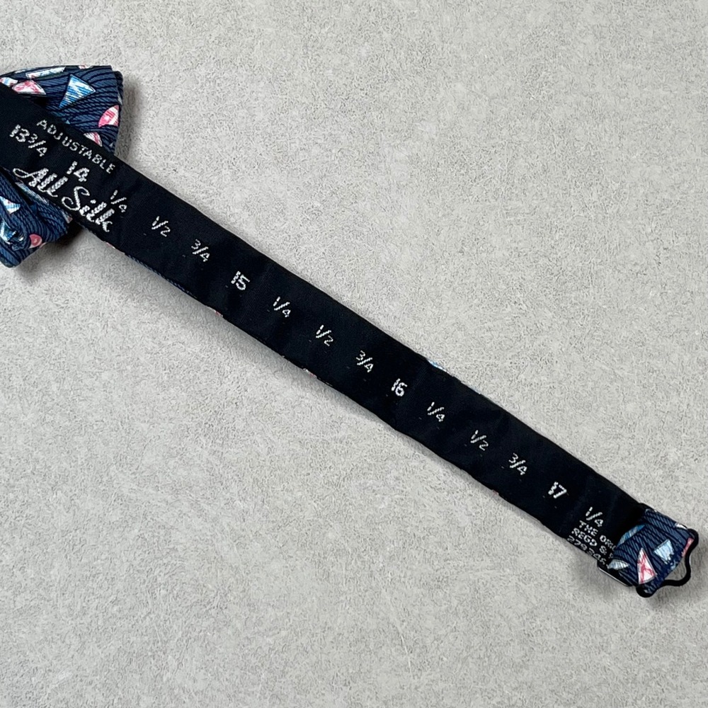 Vineyard Vines Bow Tie Mens Navy Blue Sailboat Pennant Silk Adjustable PreTied - Picture 3 of 4